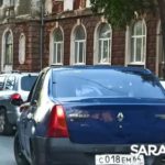 Две иномарки парализовали движение на Хользунова в Саратове