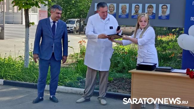 В День России в Саратовской городской межрайонной поликлинике №1 открыли Доску Почета В День России в Саратовской городской межрайонной поликлинике №1 открыли Доску Почета