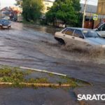 В Энгельсе затопило несколько перекрестков