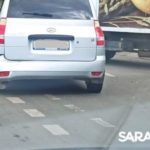 На кольце НИИ в Саратове грузовик и легковушка создали пробку На кольце НИИ в Саратове грузовик и легковушка создали пробку