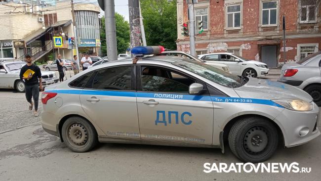 На улице Чернышевского в Саратове столкнулись две легковушки На улице Чернышевского в Саратове столкнулись две легковушки