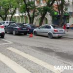 На улице Чернышевского в Саратове столкнулись две легковушки На улице Чернышевского в Саратове столкнулись две легковушки