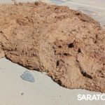 В центре Энгельса лежит непонятная куча провокационного цвета