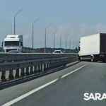 На мосту у села Пристанное грузовик протаранил ограждение