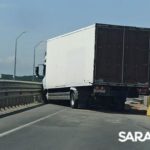 На мосту у села Пристанное грузовик протаранил ограждение