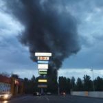 У «Оранжевого» в Саратове полыхает заброшенный дом У «Оранжевого» в Саратове полыхает заброшенный дом