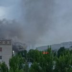 У «Оранжевого» в Саратове полыхает заброшенный дом У «Оранжевого» в Саратове полыхает заброшенный дом
