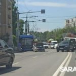 Из-за ДТП перед путепроводом в Заводском районе Саратова образовалась пробка Из-за ДТП перед путепроводом в Заводском районе Саратова образовалась пробка