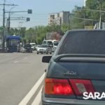 Из-за ДТП перед путепроводом в Заводском районе Саратова образовалась пробка Из-за ДТП перед путепроводом в Заводском районе Саратова образовалась пробка