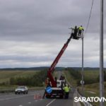 На участке трассы у поворота на Шиханы идет установка дополнительного освещения На участке трассы у поворота на Шиханы идет установка дополнительного освещения