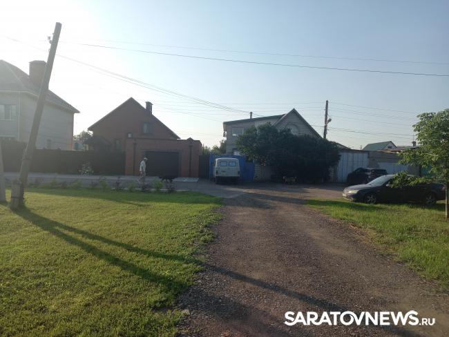 Волжский проспект в Энгельсе атаковали агрессивные бездомные собаки Волжский проспект в Энгельсе атаковали агрессивные бездомные собаки
