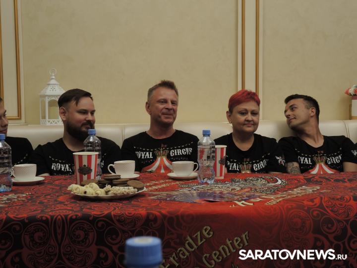 Саратовцам рассказали, как гастрольная жизнь влияет на создание цирковой семьи Саратовцам рассказали, как гастрольная жизнь влияет на создание цирковой семьи