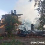В Балакове за вечер сгорели три двухэтажные «расселёнки» В Балакове за вечер сгорели три двухэтажные «расселёнки»