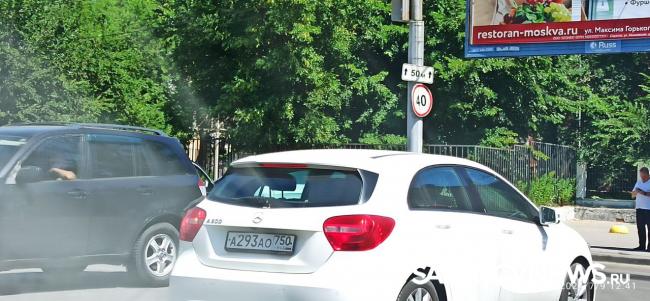 ДТП усугубило ежедневную пробку на Серова в Саратове ДТП усугубило ежедневную пробку на Серова в Саратове