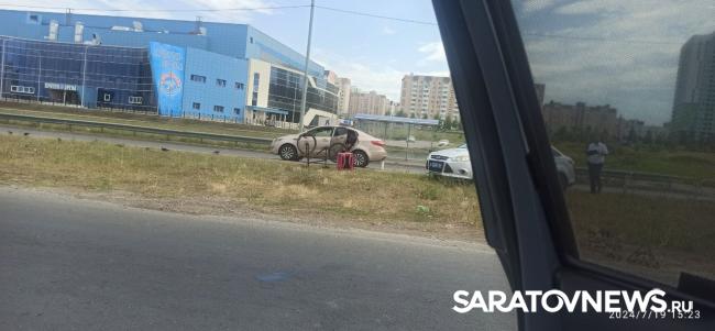 Иномарка сбила курьера на велосипеде в Солнечном-2 в Саратове Иномарка сбила курьера на велосипеде в Солнечном-2 в Саратове