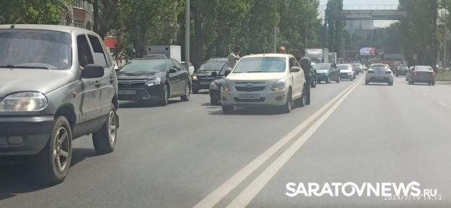 На проспекте Строителей пробка из-за ДТП с «Ладой» и Chevrolet На проспекте Строителей пробка из-за ДТП с «Ладой» и Chevrolet