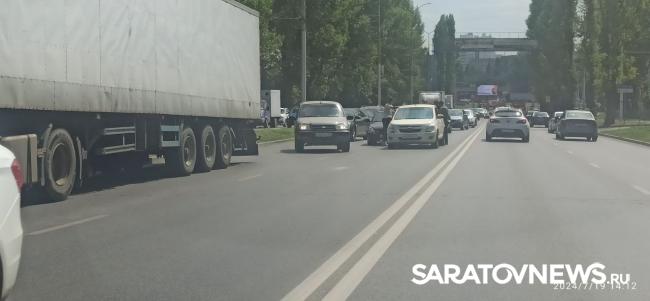 На проспекте Строителей пробка из-за ДТП с «Ладой» и Chevrolet На проспекте Строителей пробка из-за ДТП с «Ладой» и Chevrolet