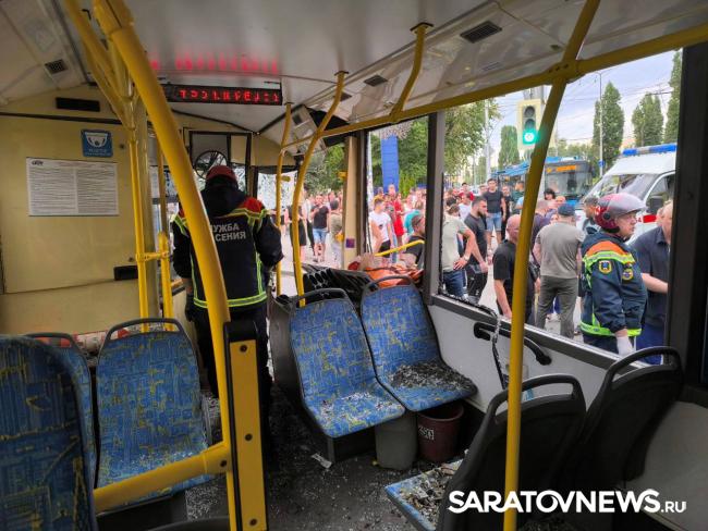 В Саратове в ДТП попал троллейбус В Саратове в ДТП попал троллейбус