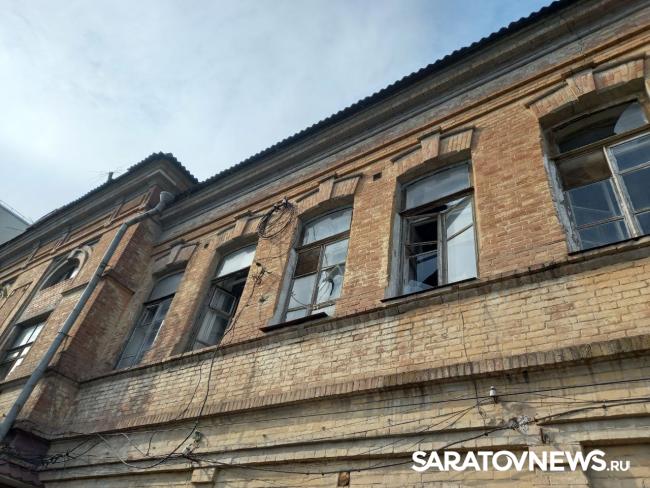 В Энгельсе разрушается исторический дом с подземным ходом В Энгельсе разрушается исторический дом с подземным ходом