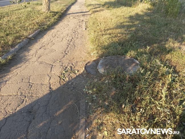 В Энгельсе разрушается аллея между двумя микрорайонами В Энгельсе разрушается аллея между двумя микрорайонами