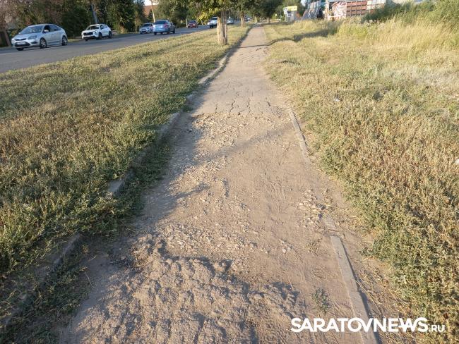 В Энгельсе разрушается аллея между двумя микрорайонами В Энгельсе разрушается аллея между двумя микрорайонами