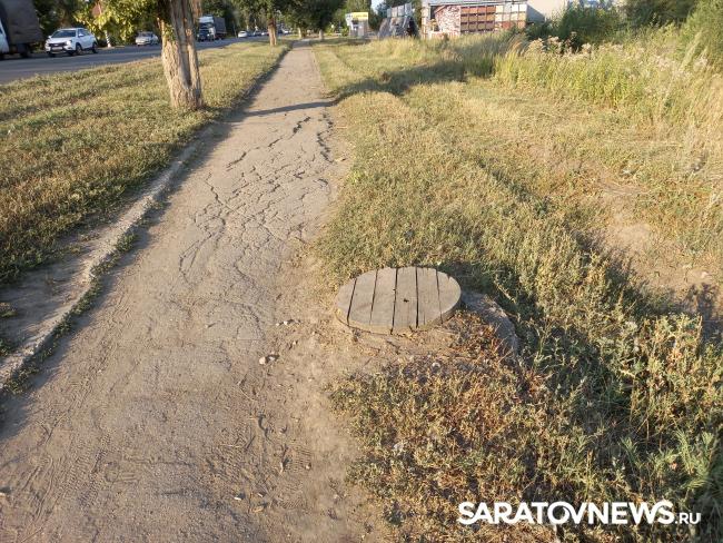 В Энгельсе разрушается аллея между двумя микрорайонами В Энгельсе разрушается аллея между двумя микрорайонами