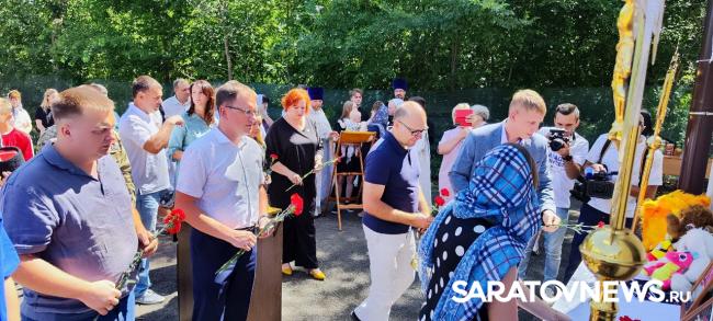 В Саратове почтили память детей – жертв войны в Донбассе В Саратове почтили память детей – жертв войны в Донбассе