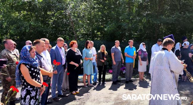 В Саратове почтили память детей – жертв войны в Донбассе В Саратове почтили память детей – жертв войны в Донбассе