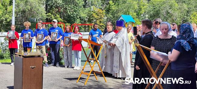 В Саратове почтили память детей – жертв войны в Донбассе В Саратове почтили память детей – жертв войны в Донбассе