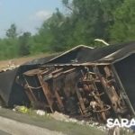 На саратовской трассе дотла сгорела перевернутая фура На саратовской трассе дотла сгорела перевернутая фура