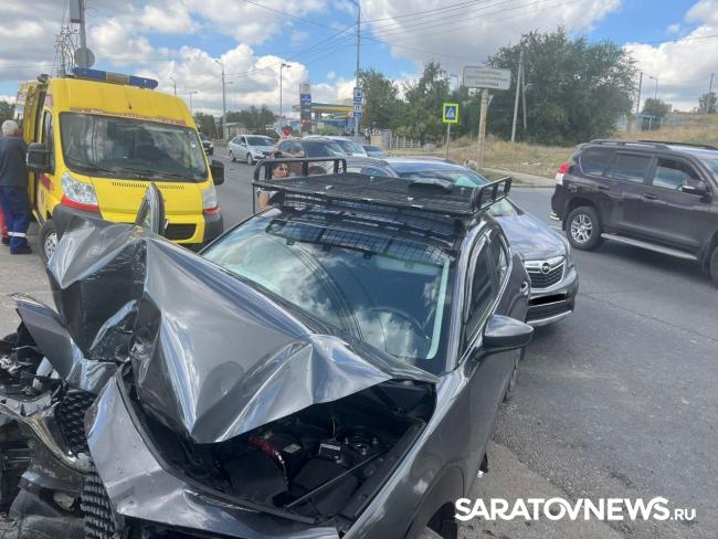 Двое пострадали в тройном ДТП в Заводском районе Саратова Двое пострадали в тройном ДТП в Заводском районе Саратова