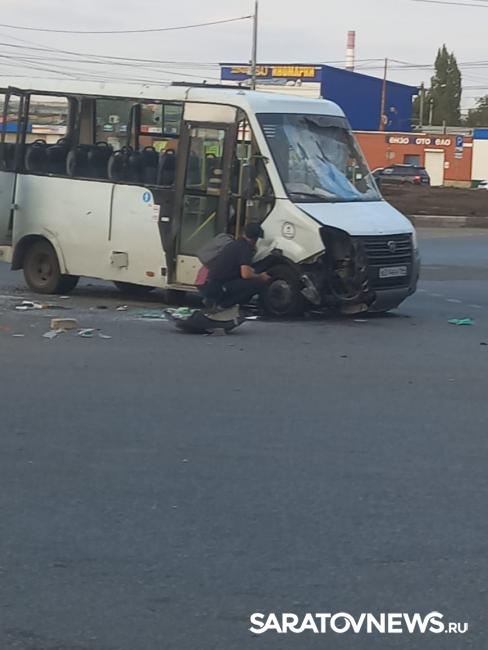 В Саратов затруднен въезд из-за жесткого ДТП с маршруткой В Саратов затруднен въезд из-за жесткого ДТП с маршруткой