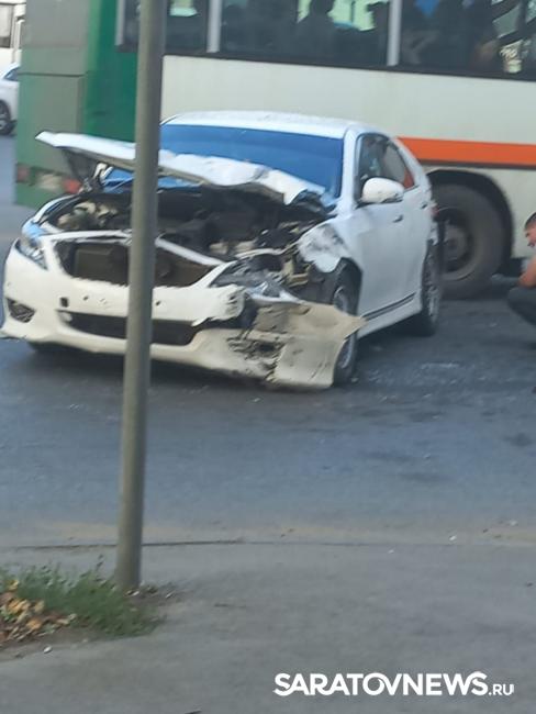 В Саратов затруднен въезд из-за жесткого ДТП с маршруткой В Саратов затруднен въезд из-за жесткого ДТП с маршруткой