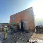 В Энгельсе пожарные тушили склад В Энгельсе пожарные тушили склад