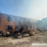 В Энгельсе пожарные тушили склад В Энгельсе пожарные тушили склад