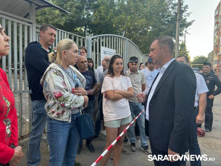 В Саратове беспилотники частично повредили высотку у моста