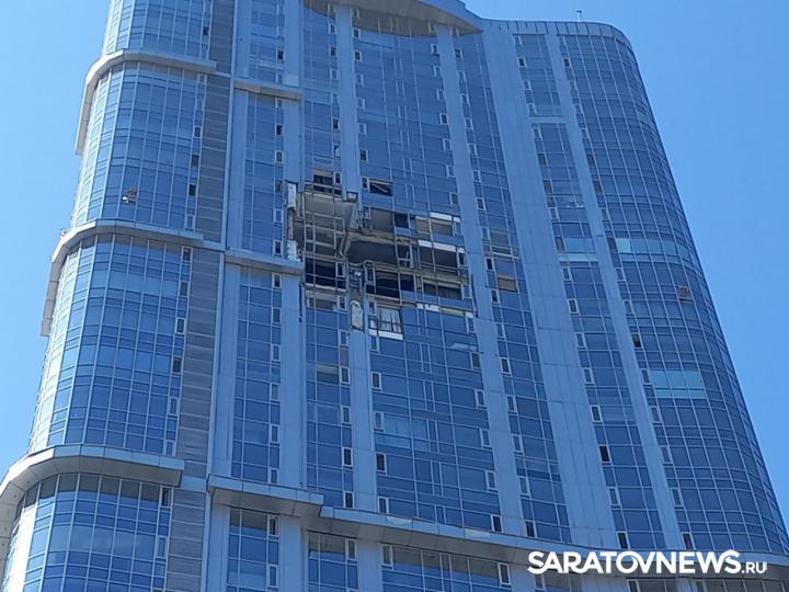 В районе саратовской высотки наблюдаются зеваки
