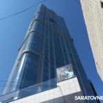 В районе саратовской высотки наблюдаются зеваки В районе саратовской высотки наблюдаются зеваки