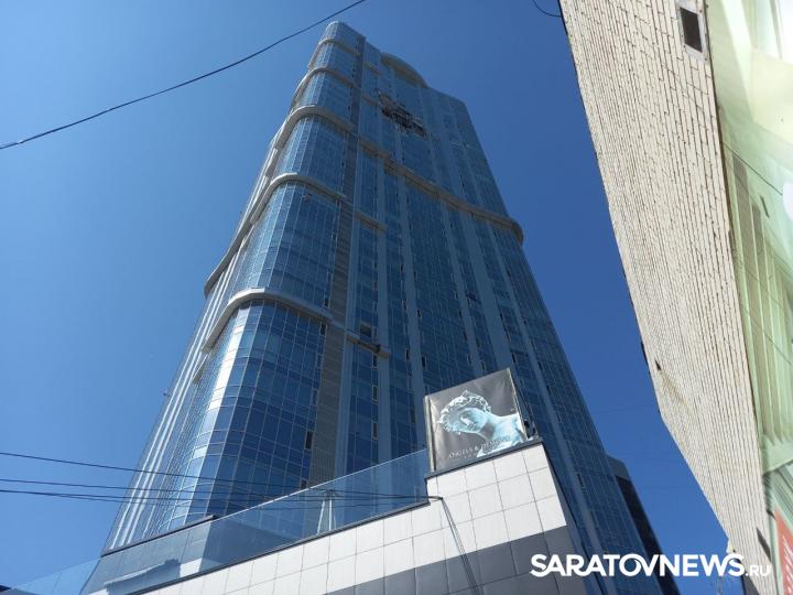 В районе саратовской высотки наблюдаются зеваки В районе саратовской высотки наблюдаются зеваки
