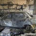 В Октябрьском районе Саратова горят три гаража и четыре автомобиля: есть пострадавший В Октябрьском районе Саратова горят три гаража и четыре автомобиля: есть пострадавший