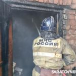 В Октябрьском районе Саратова горят три гаража и четыре автомобиля: есть пострадавший В Октябрьском районе Саратова горят три гаража и четыре автомобиля: есть пострадавший