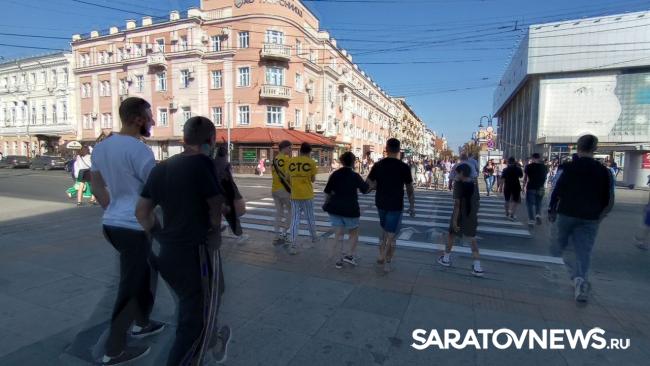 В Саратове федеральный канал раздавал расписание уроков к новому учебному году В Саратове федеральный канал раздавал расписание уроков к новому учебному году