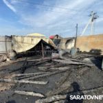 В Энгельсе на автостоянке горели сторожка, металлический сарай и автоприцеп В Энгельсе на автостоянке горели сторожка, металлический сарай и автоприцеп