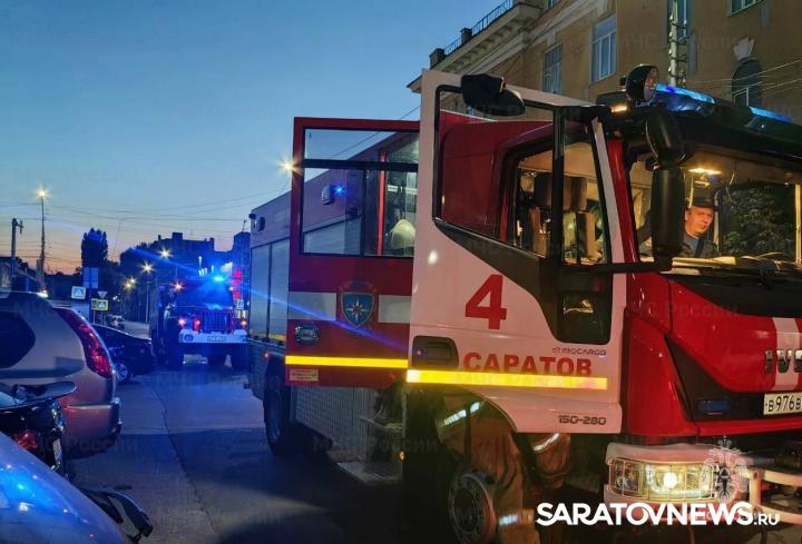 В Саратове пожарные «тушили» ТЮЗ В Саратове пожарные «тушили» ТЮЗ