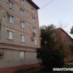 В Энгельсе сухие деревья угрожают жизням жителей пятиэтажки