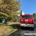 Рядом с социально-экономическим институтом в Саратове полыхал дом Рядом с социально-экономическим институтом в Саратове полыхал дом