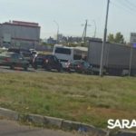Иномарка столкнулась с большегрузом на Усть-Курдюмском шоссе в Саратове