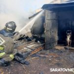 Пожарные тушат гаражи в Балакове: есть сгоревший транспорт Пожарные тушат гаражи в Балакове: есть сгоревший транспорт