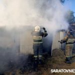 Пожарные тушат гаражи в Балакове: есть сгоревший транспорт Пожарные тушат гаражи в Балакове: есть сгоревший транспорт