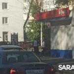 У бывшего Дворца пионеров в Саратове из-за ДТП собралась пробка